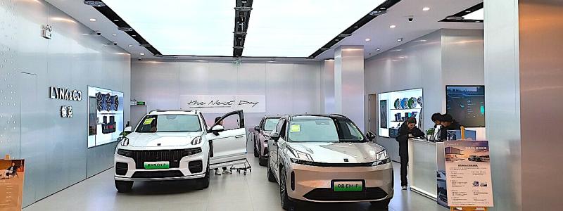 Ett Lynk & Co- showroom i ett köpcentrum i kinesiska Shenzhen, som säljer fordon direkt till kunder. Foto: Wikipedia Common, kredit: KAGYAMIUW Hangmaou