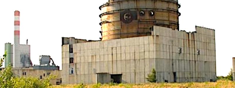 Ruinen av den ofullständiga reaktorbyggnaden vid tyska kärnkraftverket Stendal på tyska Wikipedia Commons. Kredit:Nic Ransby