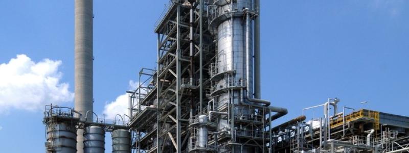 Orlens raffinaderi i Kralupy. ORLEN Unipetrol är ett av de största företagen i Tjeckien sett till omsättning och har över 5 000 anställda. Foto: Orlen Unipetrol Group