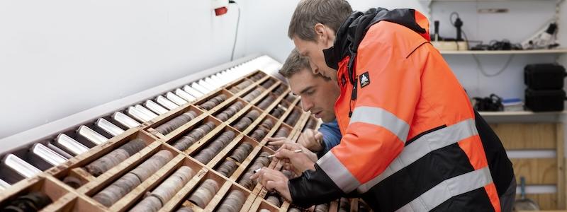 Granskning av kritiska mineralfynd. Foto: AA Sakatti Mining Oy