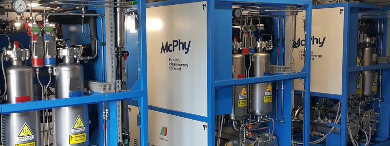 McPhy Energy ställde in planer på ett 24 megawatts grönvätgasprojekt bara en vecka efter att det annonserats. Detta skedde efter att en planerad köpare drog sig ur i sista stund. Det franska företaget meddelade nyligen att de tecknat ett kontrakt för leverans, montering och idrifttagning av två McLyzer 3200-30-elektrolysörer. Dessa skulle användas i ett projekt i Centraleuropa. Kunden beskrevs som en "nyckelaktör inom energisektorn" men förblev anonym. Foto: McPhy Energy