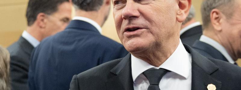 I sitt tal inför omröstningen betonade Scholz kontinuitet och framhöll samma teman som präglade hans tidigare valkampanjer – samhällelig "respekt", jämlikhet och löftet om att höja minimilönen. Efter att ha infört en minimilön på 12 euro under sin mandatperiod, lovade Scholz nu att höja den till 15 euro om han omväljs som förbundskansler. Opinionsundersökningarna visar dock att det blir en annan förbundskansler som kommer att besluta om framtida minimilönen. Foto: Wikipedia Common. Kredit:© European Union, 2024
