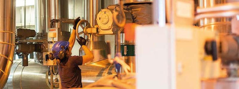 Mer än hälften av alla bostäder och lokaler i Sverige värms med fjärrvärme och bland flerfamiljshus är andelen omkring 90 procent. Foto: Energiföretagen