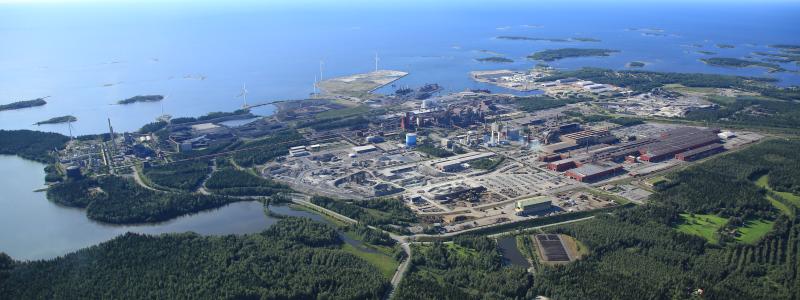 SSAB:s gröna omställning innebär att företagets samtliga produktionsorter i Norden ska ställas om under de kommande tio åren och 
ambitionen är att koldioxidutsläppen i stort sett ska elimineras till omkring 2030. I vilken ordning produktionsorterna ställs om kommer 
bland annat att bero på tillgängligheten av nödvändig infrastruktur och en nyckelfaktor för den gröna omställning som företaget vill göra 
är tillgången till fossilfri el. Foto: SSAB