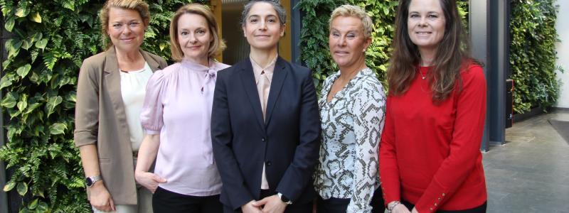 Från vänster: Anita Hagelin, Plåt & Ventföretagen, Irena Franzen, Ledarna, Nikita Nabavi, Unionen, Ragna Boustedt, Sveriges Ingenjörer och Karin Wiberg Stålbröst, Plåt & Ventföretagen. Foto: Plåt & Ventföretagen