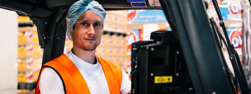 Medarbetare på OLW:s fabrik i Filipstad. Foto: Orkla Snacks