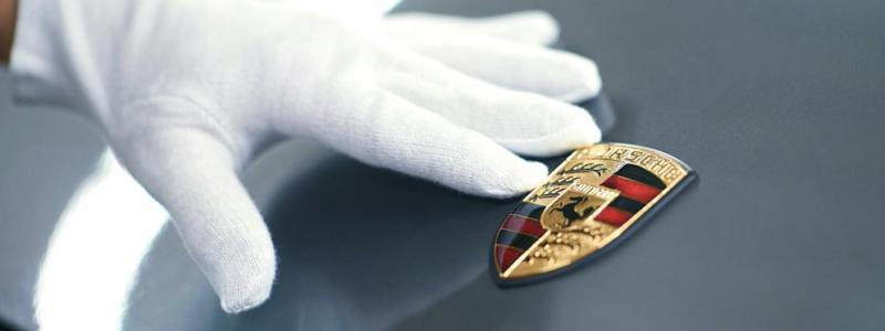 Porsche intar tredjeplatsen bland de mest omtyckta bilmärkena i Tyskland. Det speglar märkets starka ställning på hemmamarknaden. Trots att det är en tillverkare av sport- och premiumbilar – med ett relativt smalt modellutbud och höga priser – har märket lyckats bygga upp ett förtroende långt bortom sportbilsentusiaster. Foto: Porsche