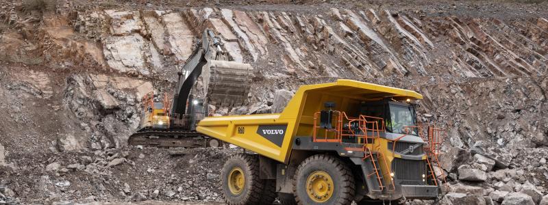 Att maximera antalet ton material som flyttas per timme är en av grundprinciperna i konstruktionen av R60 och R70, framhåller Volvo CE. De nya maskinerna har en V-formad korg som är utformad för att ge maximal lasthållning, samtidigt som den minimerar materialåterföringen efter tippning. Foto: Volvo CE