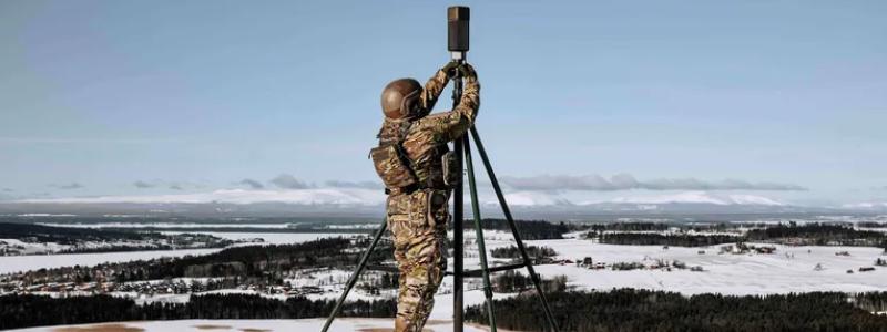 Kompakt sensor för elektronisk spaningLätt. Sirius Compact är en liten och kompakt passiv sensor för elektronisk spaning som kan bäras av en enskild soldat. Systemet upptäcker och analyserar signaler från olika sändare för att skapa en löpande lägesbild av elektroniska hot. Foto: Saab