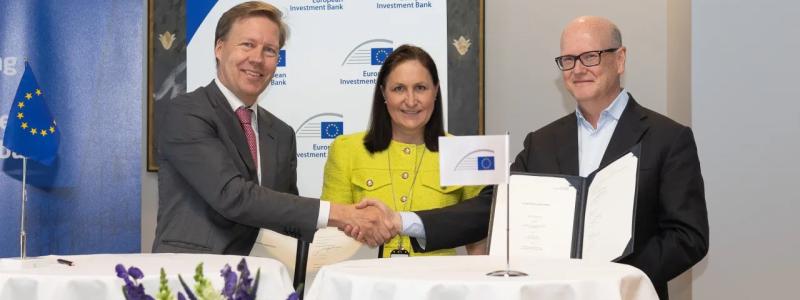 Finnveras vice vd Jussi Haarasilta, vd för Finlands exportkredit ltd Pia Peltoniemi och EIB:s vice vd Thomas Östros. Foto: Finnvera Plc