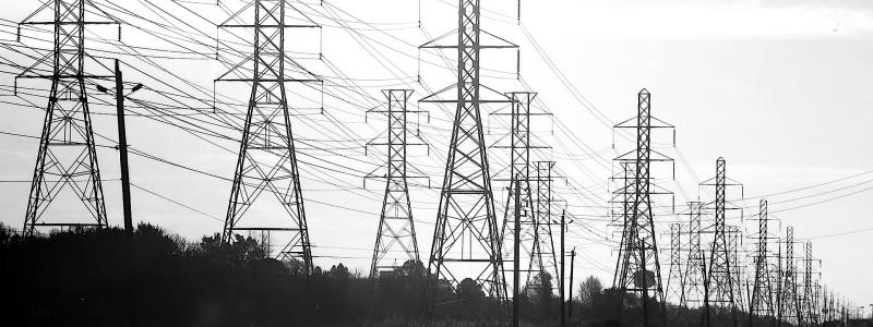Rad av elstolpar i Webster, Texas. Dessa torn förde tidigare elektricitet från ett koleldat kraftverk. Foto: Wikipedia Commons, kredit. Jim Evans