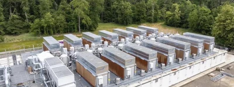 Kylanläggningar på taket till det modulära datacentret där JUPITER är placerad. Bild: Forschungszentrum Jülich / Sascha Kreklau
