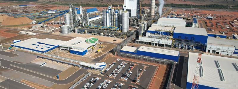 Världens näst största eukalyptusmassabruk, med en årlig produktionskapacitet på 2,55 miljoner ton, Suzanos ”flaggskeppsbruk” i Ribas do Rio Pardo i Brasilien, körde nyligen igång. Foto: Suzano