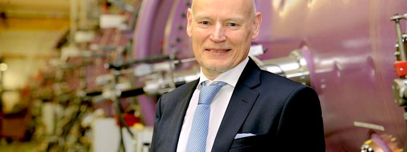 – Jag ser fram emot att arbeta med våra internationella partners och forskare för att fortsätta driva den vetenskapliga utvecklingen framåt. GSI och FAIR har länge varit centrum för banbrytande forskning, och FAIR:s nya acceleratorsystem kommer att utvidga möjligheterna för global forskning, säger Thomas Nilsson. Foto: GSI