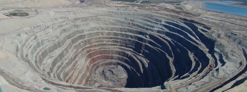 En av världens största diamantgruvor. Foto: Stepanovas (Stapanov Alexander)/Wikimedia Commons