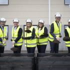 Första spadtaget för den nya anläggningen i Ludvika. Pressbild: Hitachi Energy