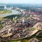 Stålverket i Duisburg. Trots motgångarna är Duisburgprojektet en viktig del av Tysklands och EU:s planer för att minska utsläppen från industrin. Stålsektorn står idag för omkring sju procent av världens koldioxidutsläpp, och omställningen till vätgasbaserad produktion ses som avgörande för att nå klimatmålen. Foto: Thyssenkrupp