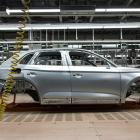 Ska verkligen Europas politiker med öppna ögon riskera att köra den europeiska fordonsindustrin som är en motor för tillväxt och välstånd i diket. Detta  samtidigt som europas globala konkurrenter, USA och Kina, fortsätter att dominera marknaden, frågar sig Bo Ericsson. Foto: carlos aranda/unsplash