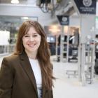 Estela Pérez Luque forskar på hur virtuella människor kan bete sig mer mänskligt. Foto: Högskolan i Skövde