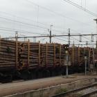 Tågtransporterna utgör ungefär 45 procent av det transportarbetet som krävs för att SCA Skog ska kunna försörja SCA:s industrier med råvara.