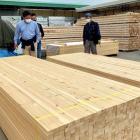 Den europeiska organisationen för sågverksindustrin (EOS) och den europeiska konfederationen för träbearbetningsindustrier (CEI-Bois) begär ett möjligt importförbud i Japan för ryska träprodukter, inklusive sågade trävaror och limträ. Foto: GWMI