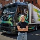 – Vi för samman två starka partners för att bygga ett ännu starkare företag och tillsammans lyckas med att ställa om transportsektorn i en mer hållbar riktning – sa Daimler Trucks koncernchef Karin Rådström. Foto: Daimler Trucks