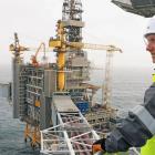 Kjetil Hove, verkställande direktör för utveckling och produktion i Norge, under ett besök på Johan Sverdrup-fältet i Nordsjön. Foto: Arne Reidar Mortensen / © Equinor.