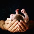 För första gången visar forskare vid Örebro och Åbo universitet att PFAS hos gravida kan kopplas till förändringar i barns hjärnor fem år senare. Foto: Jill Sauve/Unsplash