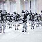 De humanoida robotarna används redan vid biltillverkning. Foto: UBTech