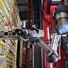Genom att imitera hur människor använder fingertopparna för att känna igen ett föremål erbjuder Vulcan en lösning på ett av logistikens mer komplexa problem: att kunna automatiskt avgöra vad ett föremål är, hur det är placerat och hur det bäst kan greppas, även om det inte syns tydligt. Foto: Amazon