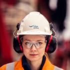 Maria Antun Hjellvik säger: - Jag tycker om att arbeta på Odfjell Drilling för att jag får ta mig an de utmaningar som vår industri står inför de kommande åren. Det är spännande att få vara med och utveckla lösningar och att arbeta tillsammans med mina kollegor för att nå vårt mål om utsläppsfri borrning. Foto: Odfjell Drilling