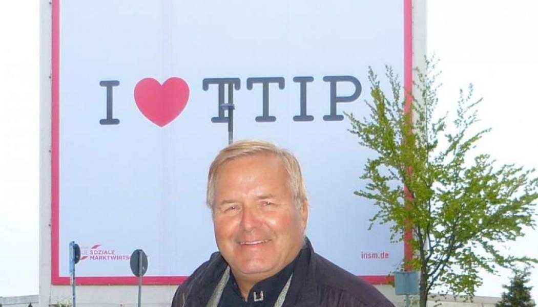 Dagens Näringslivs utsände Markku Björkman utanför Hannovermässan.