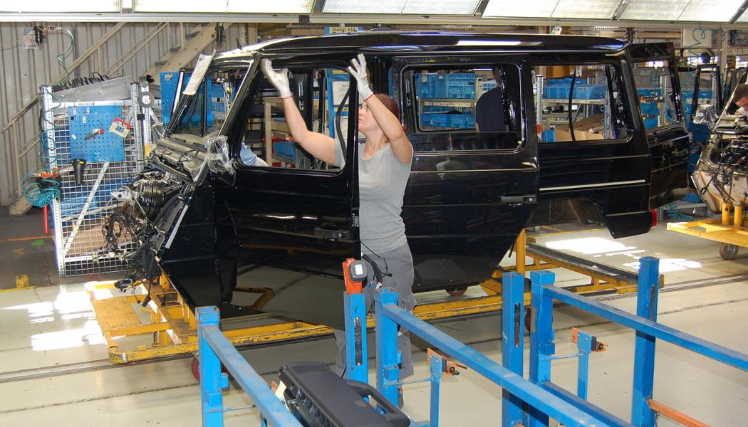 Företaget Magna Steyrs monteringslinje för Mercedes-Benz G-klass fordon. Foto: Wikipedia Common, kredit: Bahnfrend 