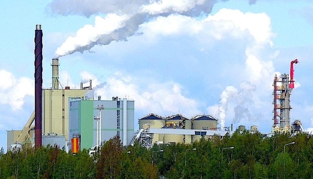 Stora Ensos massa- och pappersbruk i Veitsiluoto, Kemi, Finland. Foto: Wikipedia Common Lic, kredit: Estormiz