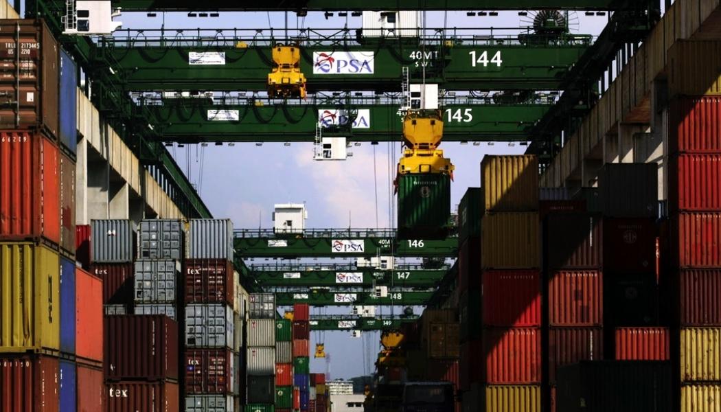 Simon Thong/AP/TT: Flaskhalsar i leveranskedjor och containerbrist fortsätter att påverka företagen. Först nästa år kan fraktpriserna vara åter på förpandemiska nivåer, tror bedömare. Arkivbild.