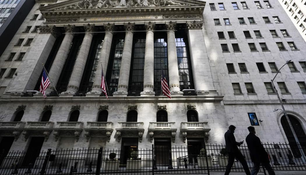 Mary Altaffer/AP-TT: Banker och finansbolag hörde till förlorarna på New York-börsen. Arkivbild.