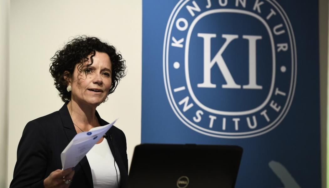 Anders Wiklund/TT Nyhetsbyrån: Konjunkturinstitutet (KI), med prognoschefen Ylva Hedén Westerdahl, presenterar institutets prognos för den svenska ekonomin. Arkivbild.