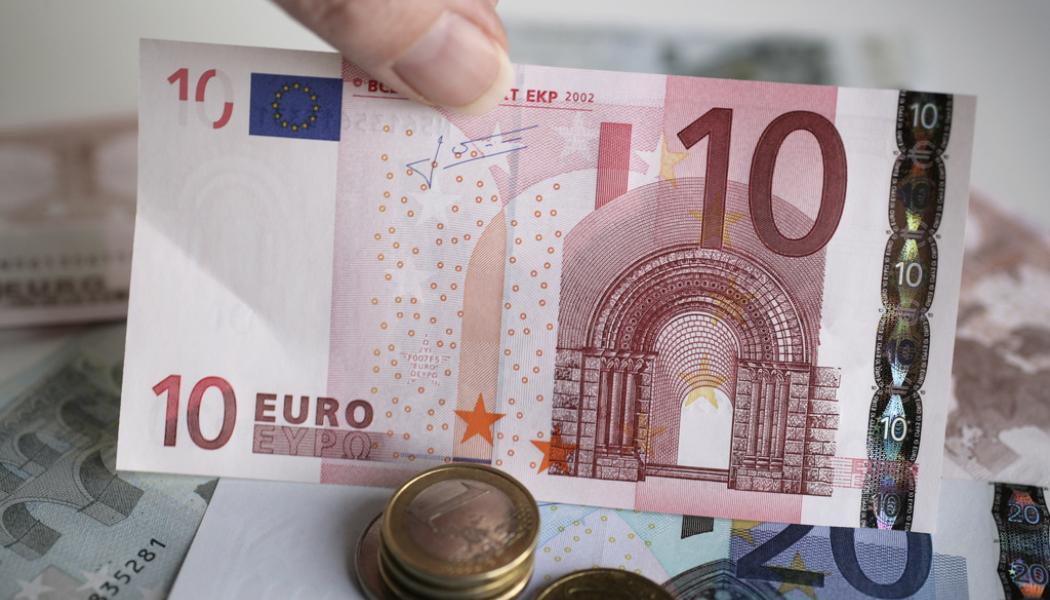 Fredrik Sandberg / TT: Euro-zonens inköpschefsindex för industrin är nu nere under den magiska gränsen 50.