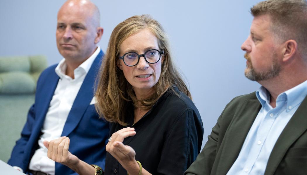 Johan Nilsson/TT: Hans Holmstedt, vd för stärkelseproducenten Lyckeby, Berith Apelgren, kommunikations- och hållbarhetschef Pågen, och Hans Ramel, regionordförande för Lantbrukarnas Riksförbund (LRF) på pressträffen där skånska företag och intresseorganisationer kräver att rikspolitiker gör något åt de skenande elpriserna i södra Sverige.
