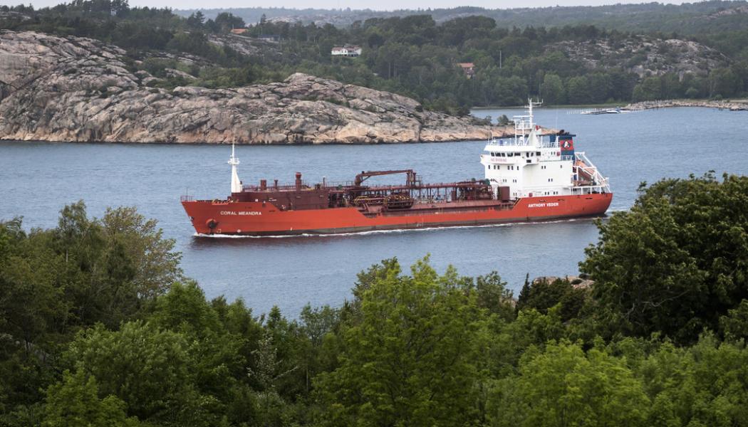 Thomas Johansson/TT: Handeln med Ryssland, bland annat i form av oljeimport, har rasat i år enligt Kommerskollegium. Arkivbild