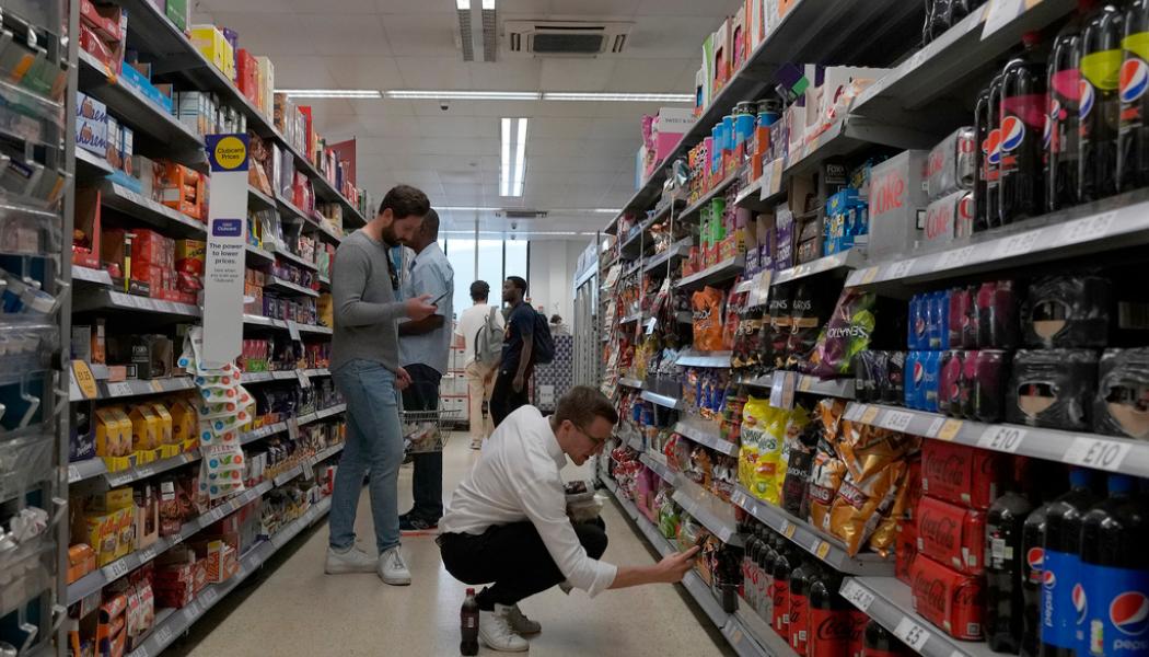 Frank Augstein AP/TT: En ny laddning ovanligt höga inflationssiffror från USA. Arkivbild