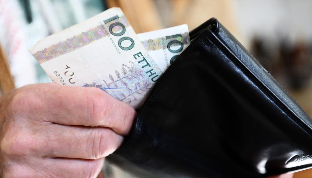 Fredrik Sandberg/TT: Kronans värde mot dollarn är på historiskt låg nivå.