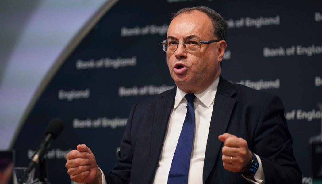 Yui Mok AP/TT: Den brittiska centralbanken Bank of England, med chefen Andrew Bailey, höjer räntan. Arkivbild