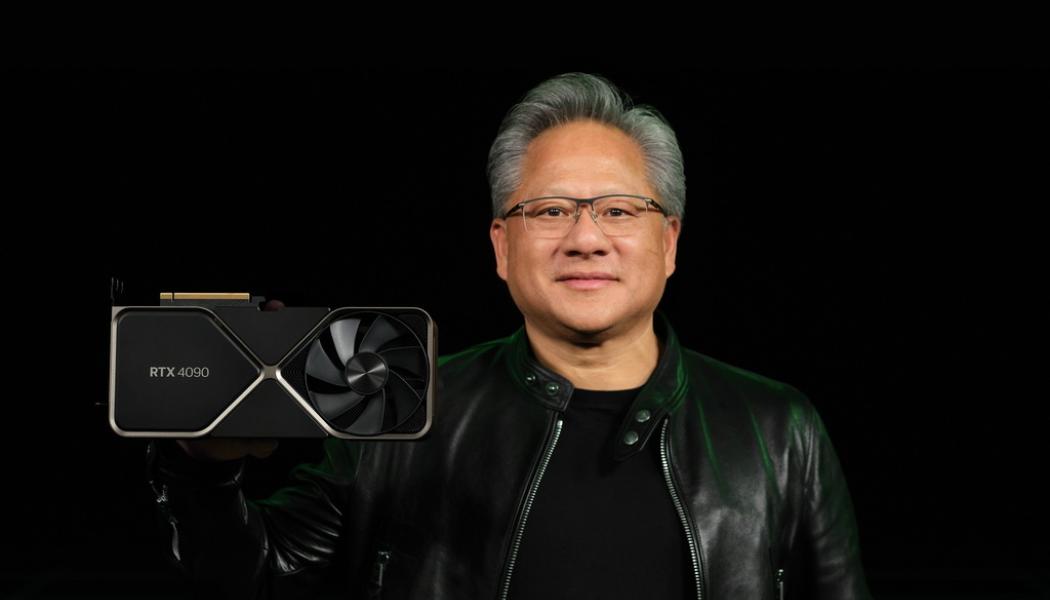 Nvidia: Nvidias vd Jensen Huang visar upp bolagets mest avancerade grafikprocessor.