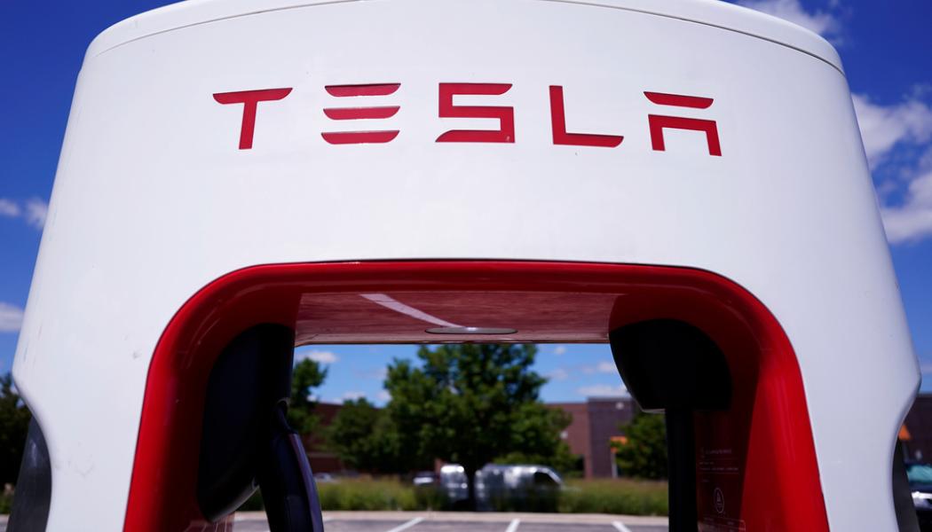 Nam Y Huh/AP/TT: Elbilstillverkaren Tesla föll efter helgens besked om antalet tillverkade bilar. Arkivbild.