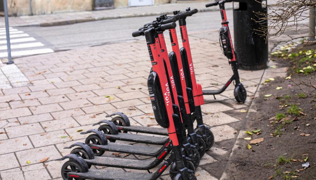 Martina Holmberg/TT: Omkring 130 tjänster ska bort från elsparkcykelbolaget Voi. Arkivbild.