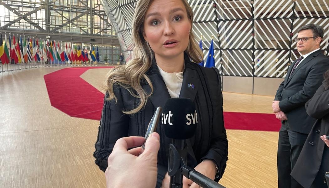 Wiktor Nummelin/TT: Energi- och näringsminister Ebba Busch (KD) på väg in till tisdagens EU-möte i Bryssel.