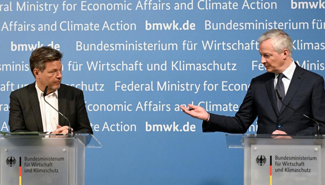 Tobias Schwarz/AP/TT: Tysklands ekonomiminister Robert Habeck och Frankrikes finansminister Bruno Le Maire på en presskonferens i Berlin i våras. Arkivfoto.