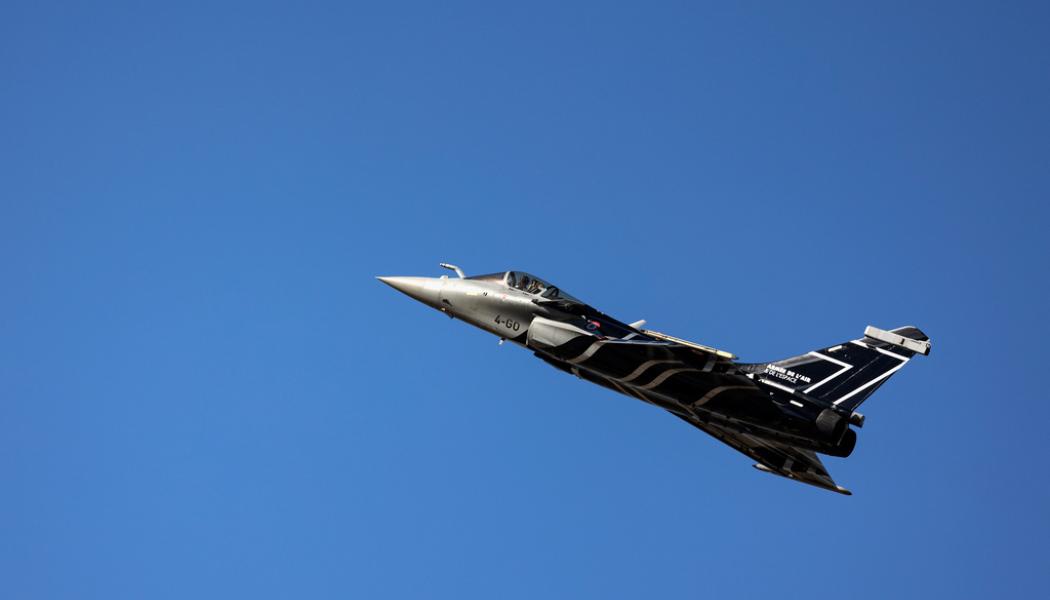 Yorgos Karahalis/AP/TT: Ett Rafale-stridsflygplan i samband med en flygshow utanför grekiska Aten. Arkivbild.