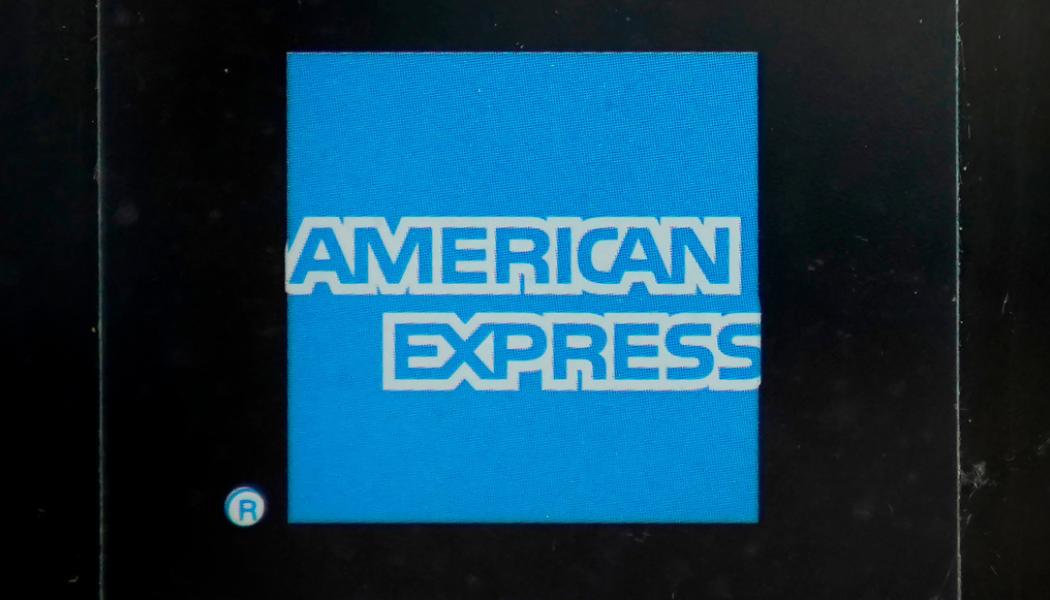 Steven Senne/AP-TT: American Express-aktien steg nästan elva procent på fredagen. Arkivbild.